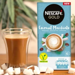 Nescafé Gold Coconut Macchiato Oploskoffie - 6 Doosjes à 6 Zakjes 6 Nescafé Gold Coconut Macchiato Oploskoffie - 6 Doosjes à 6 Zakjes -Lavazza Winkel 1200x1200 22