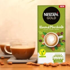 Nescafé Gold Almond Macchiato Oploskoffie - 6 Doosjes à 6 Zakjes -Lavazza Winkel 1200x1200 24