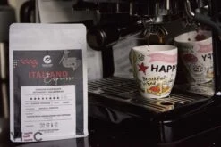 Italiano Espresso Honey Process Vietnamese Koffiebonen Aanbieding 250g GAIA Cafe 11 Italiano Espresso Honey Process Vietnamese Koffiebonen Aanbieding 250g GAIA Cafe -Lavazza Winkel 1200x800 14